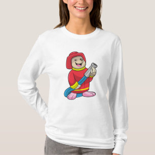 Als Feuerwehrmann mit Schlauch T-Shirt