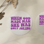 Als Gott den Menschen schuf, war sie nur ein Witzb Runder Aufkleber<br><div class="desc">Als Gott den Menschen schuf,  war sie nur ein Witzbold</div>