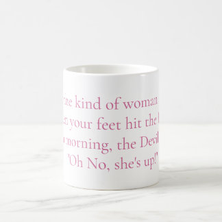 Als ihre Füße auf den Boden stießen, sagt der Teuf Kaffeetasse