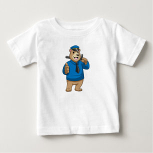 Als Polizeibeamter mit Polizeihut bedienen Baby T-shirt