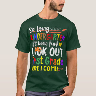 Also, der lange Kindergarten schaut auf die 1. Kla T-Shirt