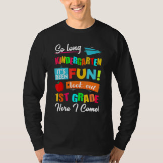 Also, der lange Kindergarten schaut auf die 1. Kla T-Shirt