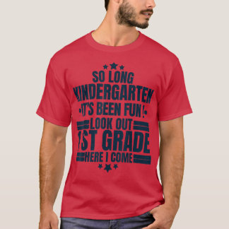 Also, der lange Kindergarten schaut auf die 1. Kla T-Shirt