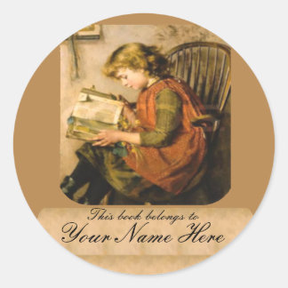 Alt modische Girl Reading Runder Aufkleber