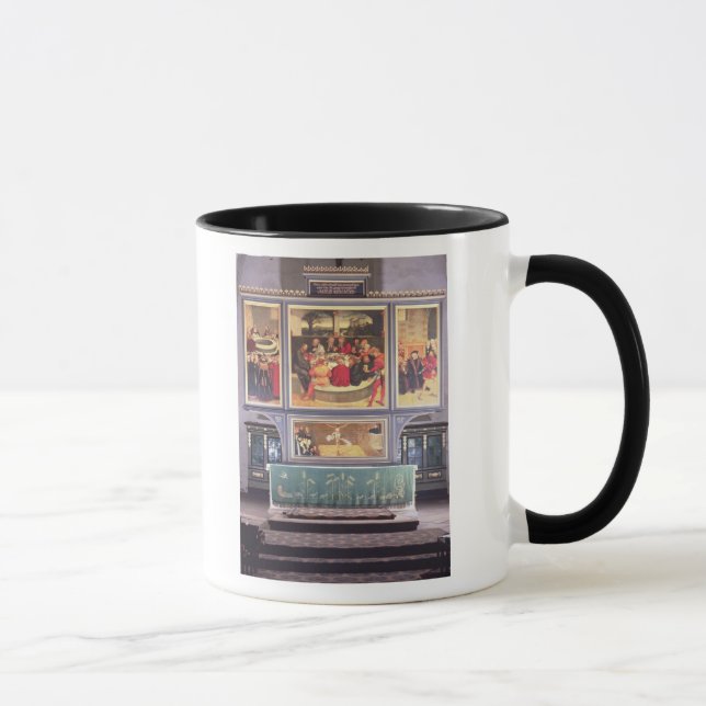 Altar mit einem darstellenden Triptychon Tasse (Rechts)