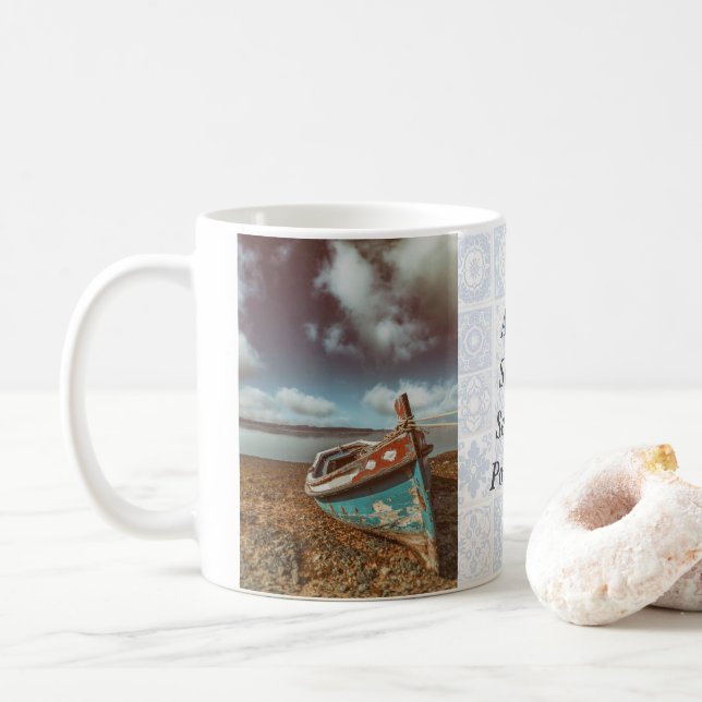 Alte Aiola. Traditionelles portugiesisches Boot am Kaffeetasse (Mit Donut)