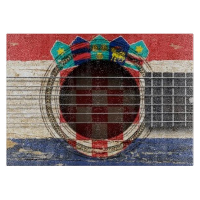 Alte Akustikgitarre mit kroatischer Flagge Schneidebrett (Vorderseite)
