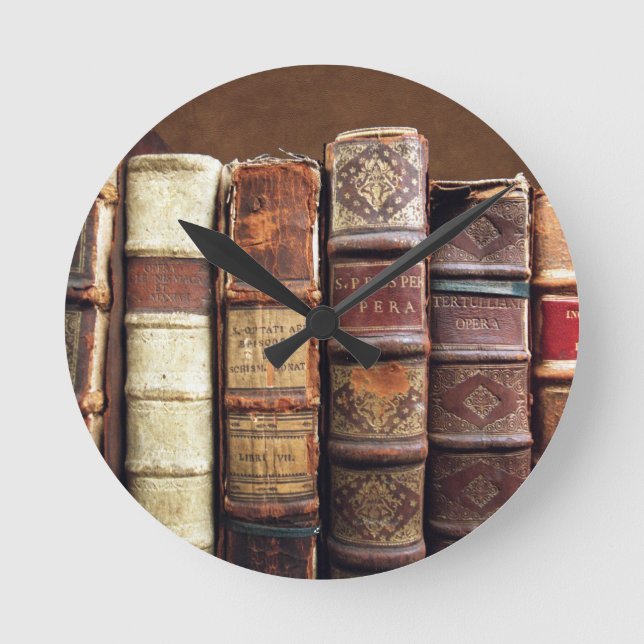 Alte alte Bücher Vintage Gräber Runde Wanduhr (Vorderseite)