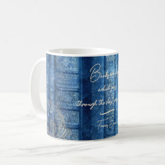 Alte Bücher - goldene Ornamente - blau  |  Kaffeetasse