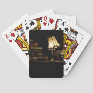 Alte Bücher, Lampenschatten und Krug Spielkarten