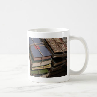 Alte Bücherstapel Kaffeetasse