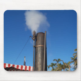 alte Dampfpfeife mit weißem Dampfstrahl Mousepad