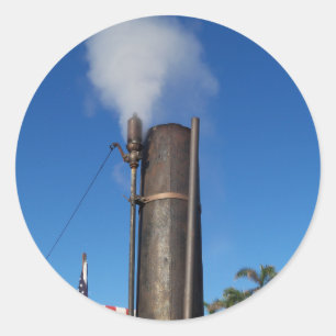 alte Dampfpfeife mit weißem Dampfstrahl Runder Aufkleber