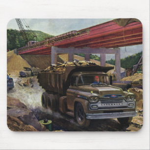 Alte Geschäftsmuldenkipper auf einer Baustelle Mousepad