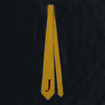 alte Goldfarbe mit Monogramm Krawatte<br><div class="desc">Diese Krawatte in der klassischen Vollfarbe "Altes Gold" ist mit einem braunen "J" ausgestattet und ist dank der Arbeit des Designers Alma Wad für die Personalisierung mit Ihren Initialen bereit.</div>