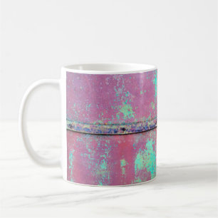 Alte grün gestrichene Wand mit Rosttextur. Grunge Kaffeetasse