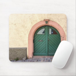 Alte grüne, gepflasterte Tür Mousepad