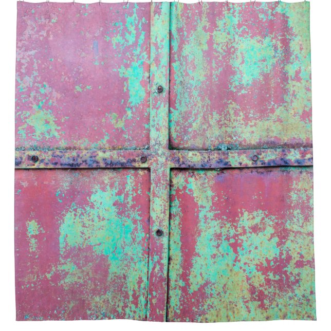Alte grüne Wand mit Roststruktur. Grunge Duschvorhang (Vorderseite)