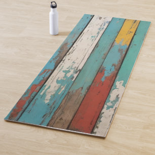 Alte Holzplanken in Blau und Gelb gestrichen und a Yogamatte