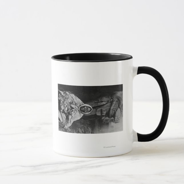 Alte indische Hexendoktorin in Alaska Tasse (Rechts)