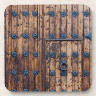 Alte kleine Tür innerhalb großer Türen Untersetzer