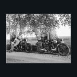 Alte Krafträder Vintages Schwarzweiß-Foto Postkarte<br><div class="desc">Motorradpostkarten - klassisches Bild aus der guten alten Zeit. Coole Erinnerungen,  klassische Fahrräder,  gute Zeiten.</div>