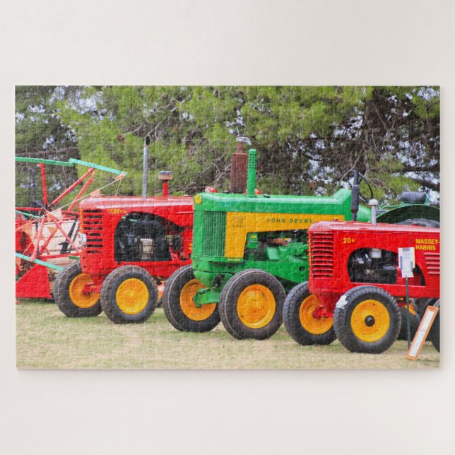 Alte landwirtschaftliche Zugmaschinen in einer Lin (Horizontal)
