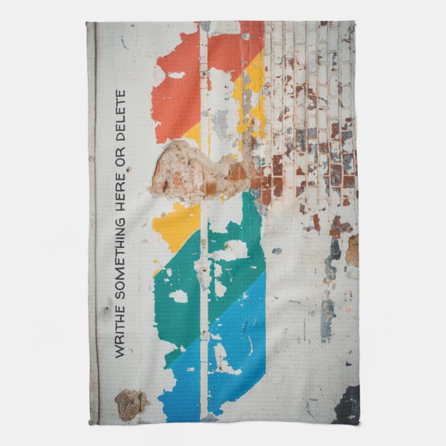 Alte Mauer mit Graffiti Geschirrtuch (Vertikal)