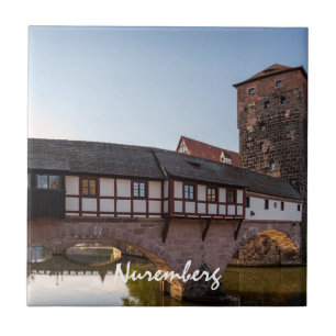 Alte mittelalterliche Brücke in Nürnberg, Deutschl Fliese