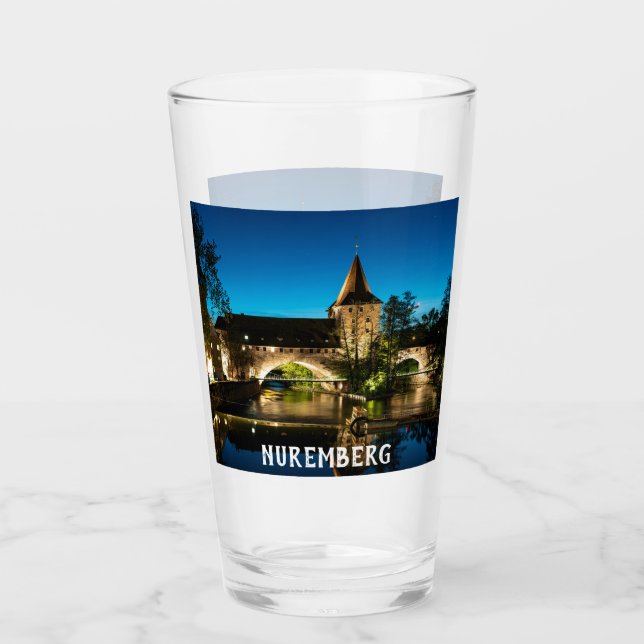 Alte mittelalterliche Brücke in Nürnberg Glas (Vorderseite)
