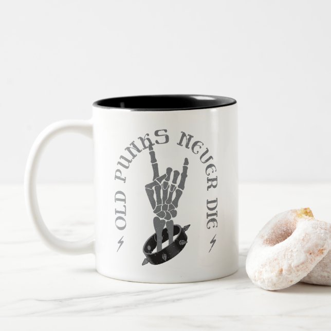 Alte Punks Die nie Skeleton Rock auf gotisch Zweifarbige Tasse (Mit Donut)