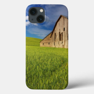 Alte Scheune auf einem Feld mit Sommerweizen Case-Mate iPhone Hülle