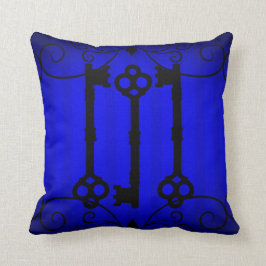 Alte Schlüssel und Wirbel in Royal Blau und Schwar Kissen