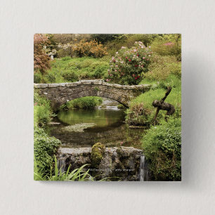 Alte Steinbrücke über einem Strom in Dartmoor Pa Button