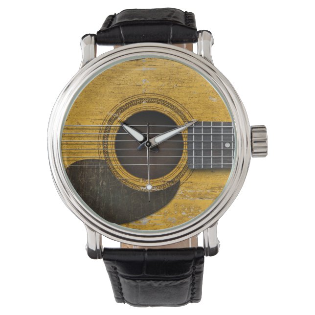 Alte und abgenutzte akustische Gitarre mit Pickgua Armbanduhr (Vorderseite)