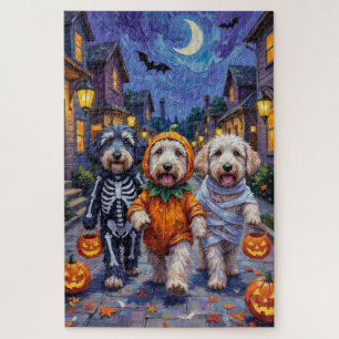 Altenglische Schäferhunde beim Halloween-Süßigkeit