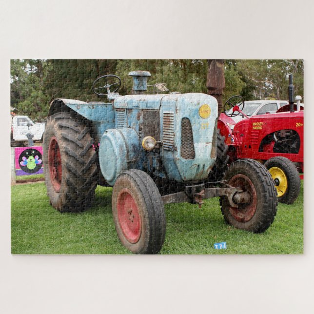 Alter blauer Vintage-Traktor (Horizontal)