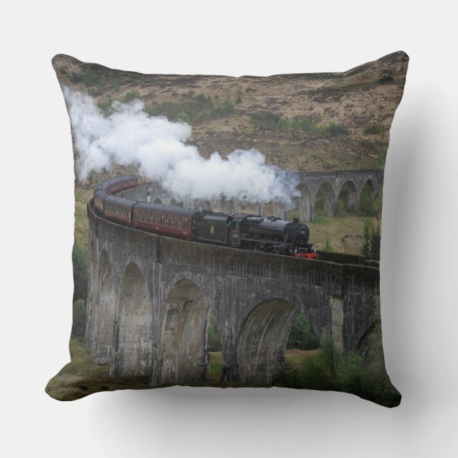 Alter Dampfzug auf Glenfinnan Viaduct Kissen (Vorderseite)