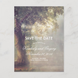 Alter Eichenbaum und Strandleuchten Save the Date Ankündigungspostkarte