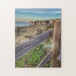 Alter gequetschter Strand-Zaun