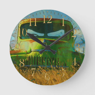 Alter grüner LKW und Feld Runde Wanduhr
