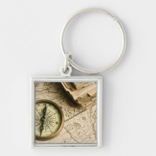 Alter Kompass über alter Karte Schlüsselanhänger