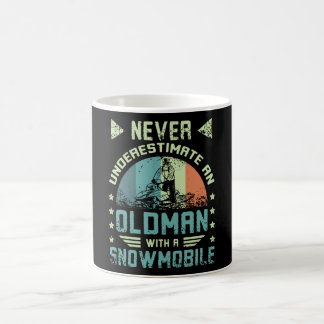 Alter Mann auf Schneemobil Kaffeetasse