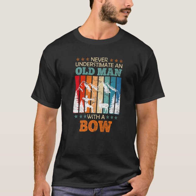 Alter Mann mit Bow Longbow Archer Bogenschießen 2 T-Shirt (Vorderseite)