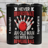Alter Mann mit Bowling Ball
