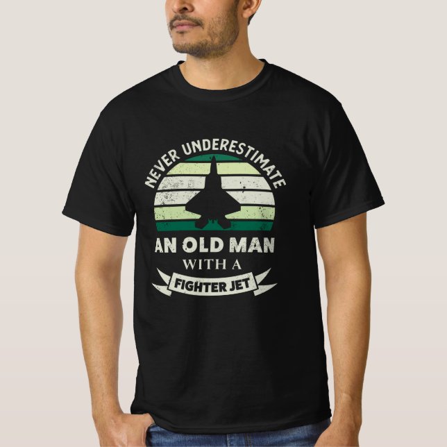Alter Mann mit einem Fighter Jet Funny Airplane Ge T-Shirt (Vorderseite)