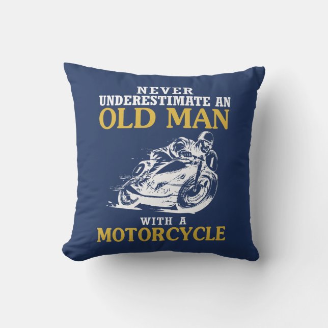 ALTER MANN MIT EINEM MOTORRAD KISSEN (Vorderseite)