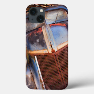 Alter rostiger Lastwagen auf einer Farm iPhone 13 Hülle