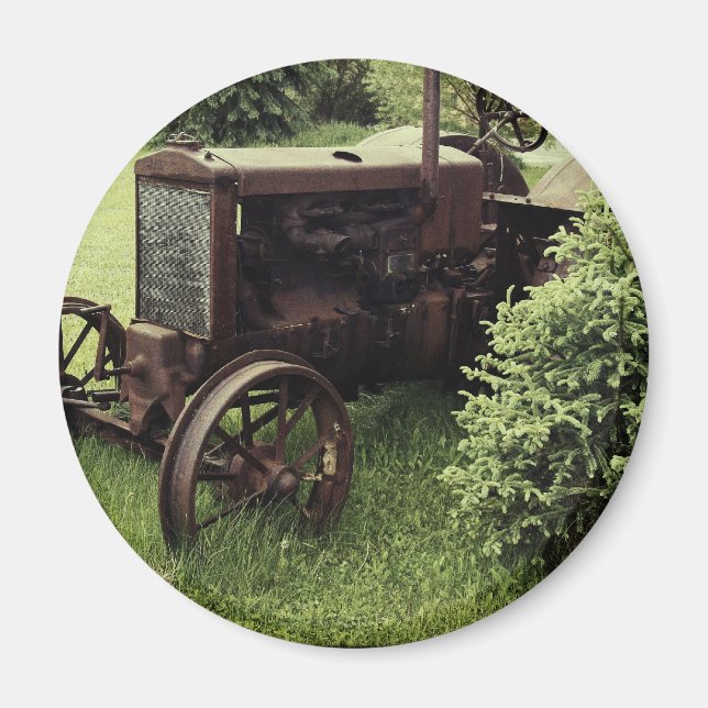 Alter Rostiger Traktor Magnet (Vorne)