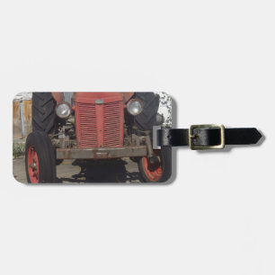 Alter roter Traktor Gepäckanhänger